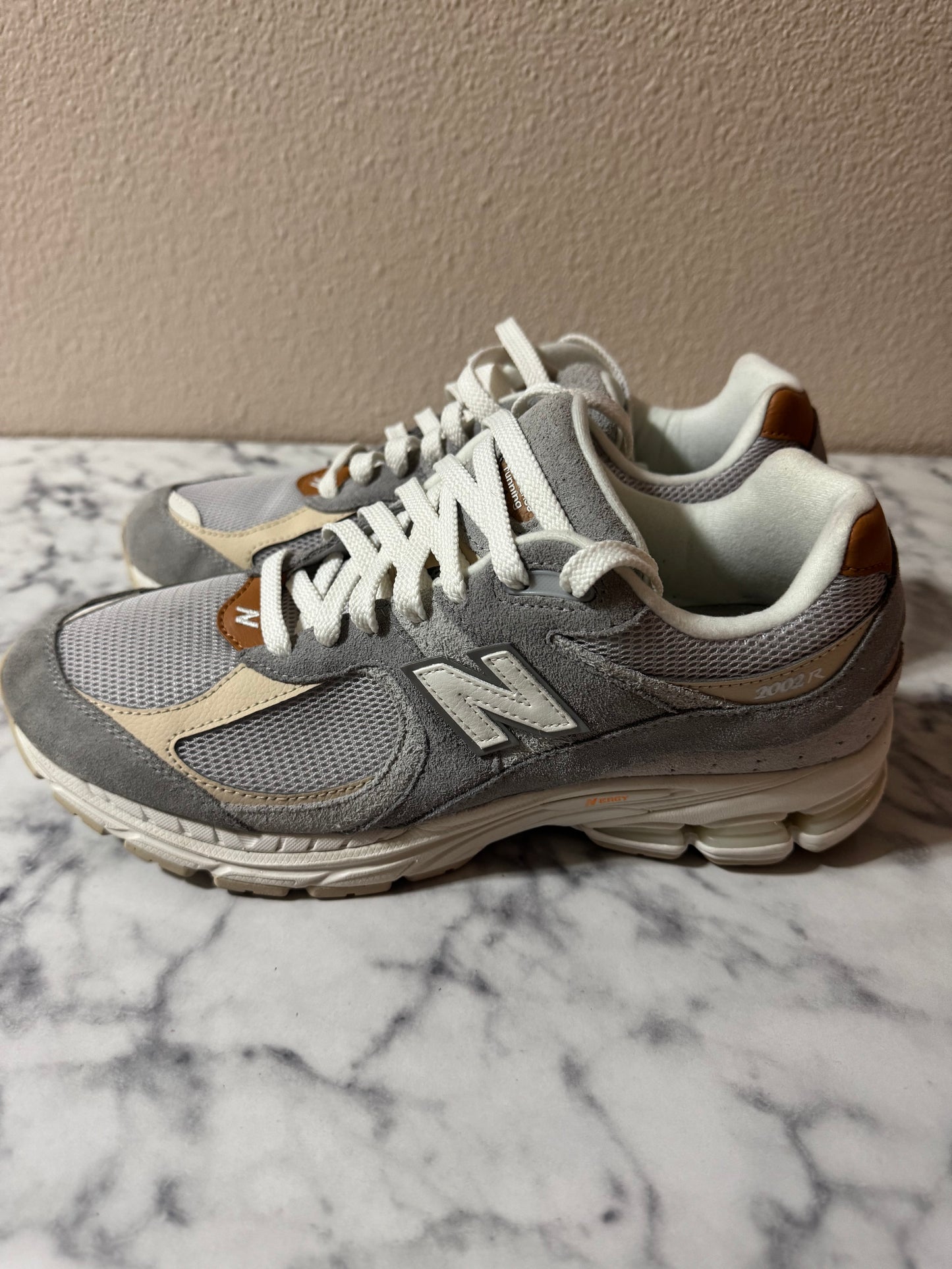 New Balance 2002R (Size: 10.5M/12W)