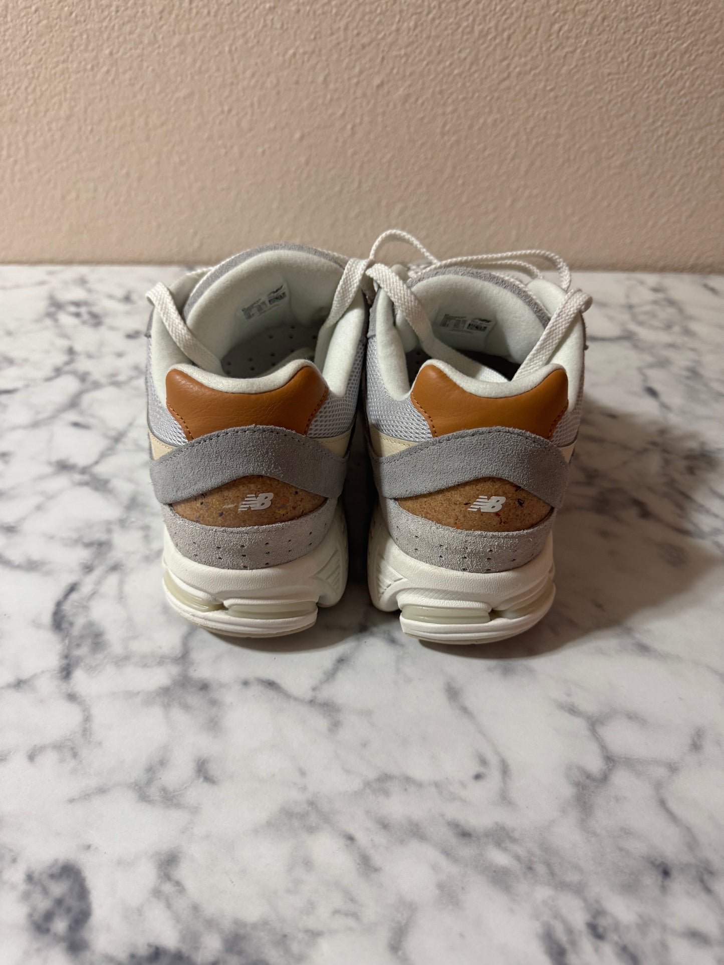 New Balance 2002R (Size: 10.5M/12W)