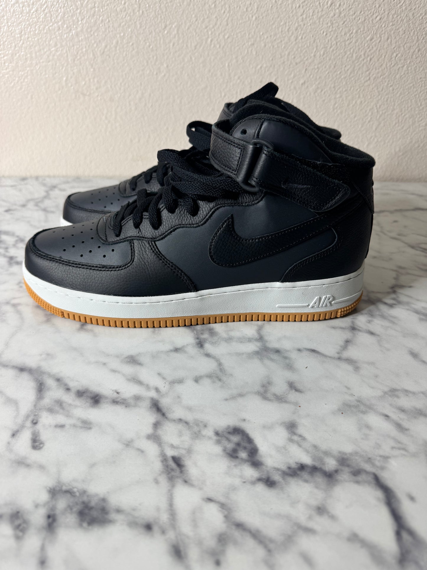 Nike Air Force 1 Mid 07 LX (Size: 11M/12.5W)